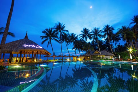 Outdoor pool, pool umbrellas, sun loungers