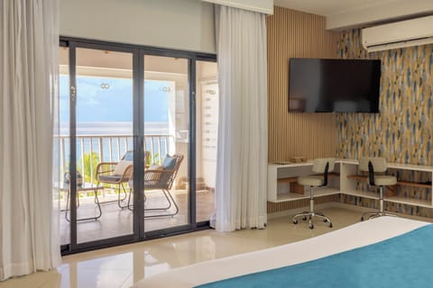 Junior Suite with sea view | In-room safe, desk, soundproofing, free WiFi