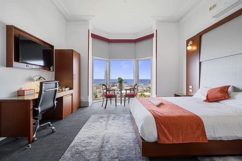 Room 10 | Premium bedding, in-room safe, individually furnished, desk