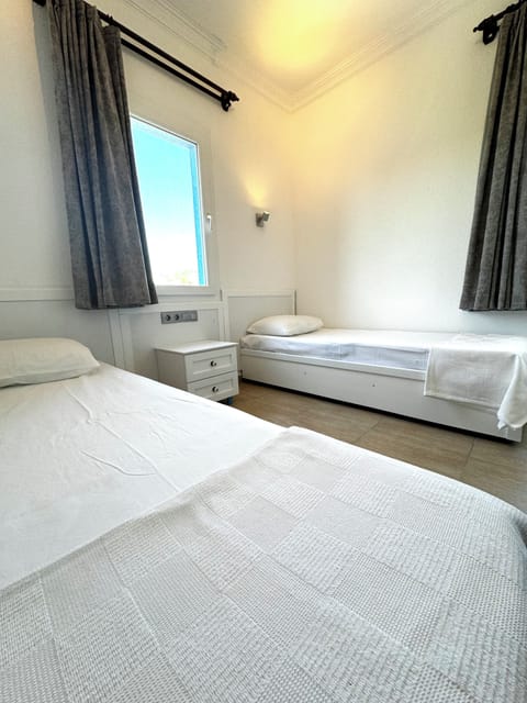 Standard Double or Twin Room | Premium bedding, minibar, cribs/infant beds, free WiFi