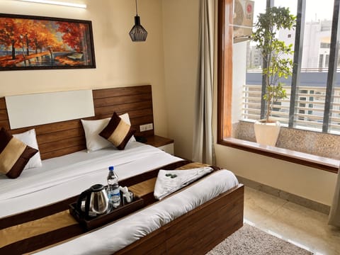 Luxury Double Room | Egyptian cotton sheets, premium bedding, pillowtop beds, in-room safe