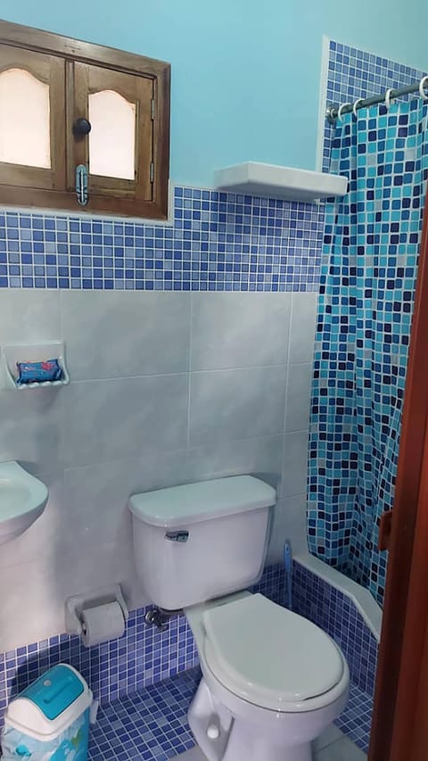 Comfort Double Room | Bathroom | Shower, rainfall showerhead, towels, soap