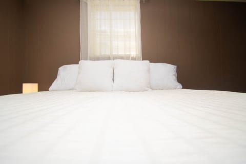 House | 4 bedrooms, free WiFi, bed sheets