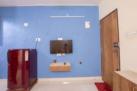 Shared Dormitory, 3 Twin Beds, Non Smoking, City View | Living area | 32-inch flat-screen TV with digital channels, TV