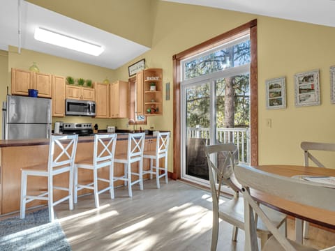 Luxury Condo | Dining room