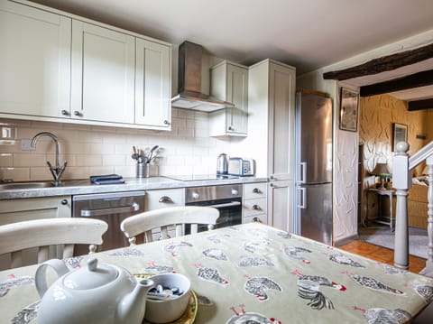 Dishwasher, cookware/dishes/utensils