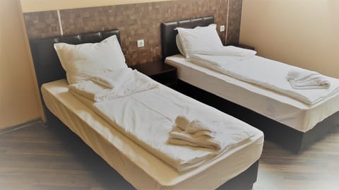 Comfort Twin Room | Iron/ironing board, free WiFi, bed sheets