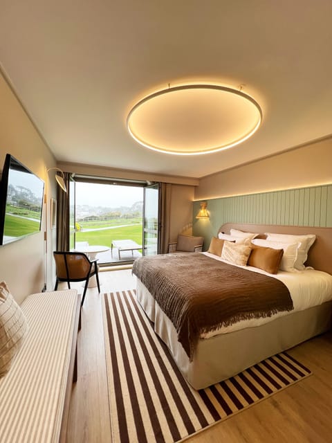 Premium bedding, minibar, in-room safe, blackout drapes