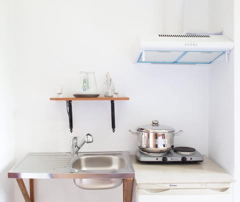 Studio, Smoking | Private kitchen