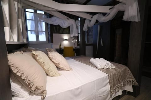 Deluxe Room | Desk, laptop workspace, free WiFi