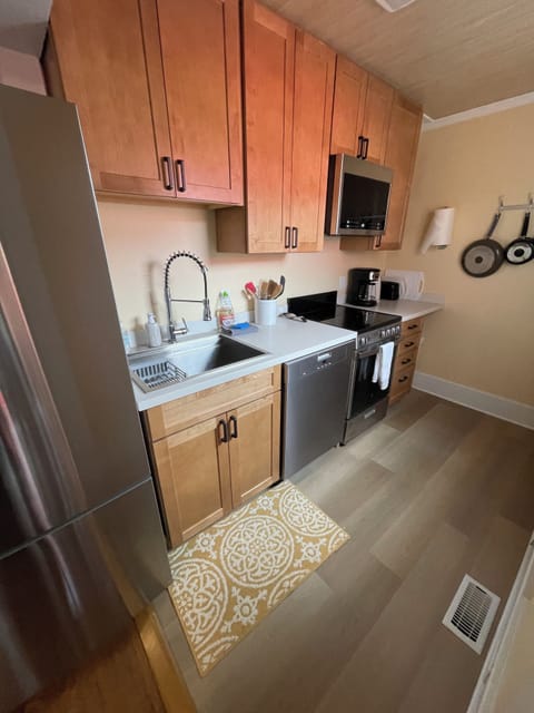 Comfort Apartment | Private kitchen | Microwave, coffee/tea maker, electric kettle, paper towels