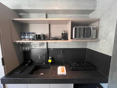 Comfort Studio | Private kitchen | Mini-fridge, microwave