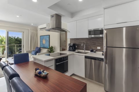 Luxury Condo, 2 Bedrooms, Balcony, Garden View | Private kitchen | Full-size fridge, microwave, oven, stovetop