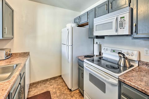 Apartment (2 Bedrooms) | Private kitchen | Microwave, oven, stovetop, dishwasher