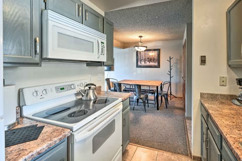 Apartment (2 Bedrooms) | Private kitchen | Microwave, oven, stovetop, dishwasher