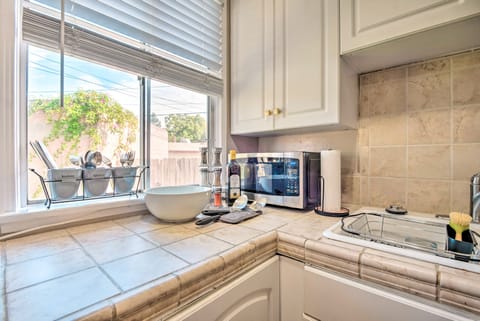 Apartment (2 Bedrooms) | Private kitchen | Microwave, oven, stovetop, dishwasher