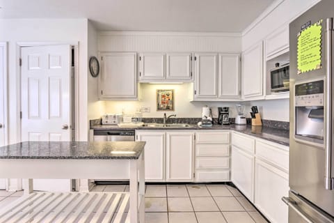 House (4 Bedrooms) | Private kitchen | Microwave, oven, stovetop, dishwasher