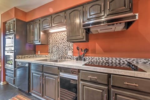 Apartment (2 Bedrooms) | Private kitchen | Microwave, oven, stovetop, dishwasher