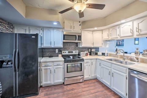 Apartment (2 Bedrooms) | Private kitchen | Microwave, oven, stovetop, dishwasher