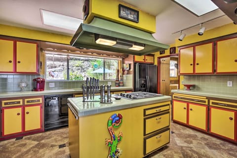 House (4 Bedrooms) | Private kitchen | Microwave, oven, stovetop, dishwasher