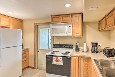 Apartment (1 Bedroom) | Private kitchen | Microwave, oven, stovetop, dishwasher