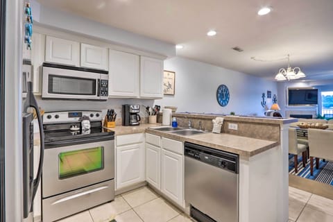 Apartment (2 Bedrooms) | Private kitchen | Microwave, oven, stovetop, dishwasher