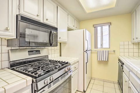 Apartment (2 Bedrooms) | Private kitchen | Microwave, oven, stovetop, dishwasher