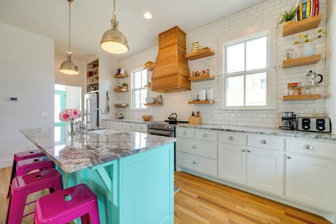 House (5 Bedrooms) | Interior