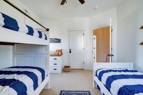 House (5 Bedrooms) | Interior