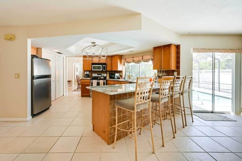 House (3 Bedrooms) | Private kitchen | Microwave, oven, stovetop, dishwasher