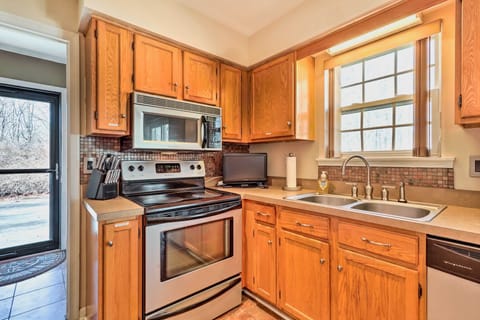 House (2 Bedrooms) | Private kitchen | Microwave, oven, stovetop, dishwasher