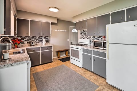 Apartment (2 Bedrooms) | Private kitchen | Microwave, oven, stovetop, dishwasher