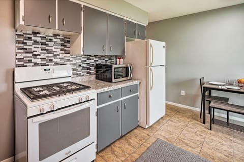 Apartment (2 Bedrooms) | Private kitchen | Microwave, oven, stovetop, dishwasher