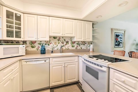 Apartment (2 Bedrooms) | Private kitchen | Microwave, oven, stovetop, dishwasher