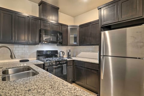 Apartment (3 Bedrooms) | Private kitchen | Microwave, oven, stovetop, dishwasher