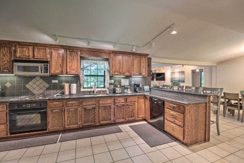 House (4 Bedrooms) | Private kitchen | Microwave, oven, stovetop, dishwasher