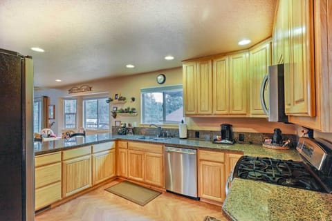 House (3 Bedrooms) | Private kitchen | Microwave, oven, stovetop, dishwasher