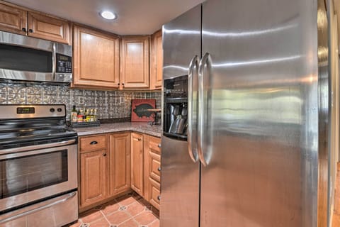 House (2 Bedrooms) | Private kitchen | Microwave, oven, stovetop, dishwasher