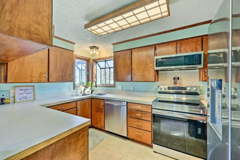 House (3 Bedrooms) | Private kitchen | Microwave, oven, stovetop, dishwasher