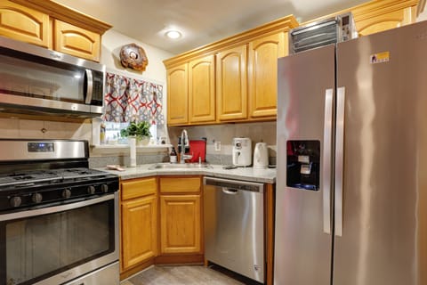 House (2 Bedrooms) | Private kitchen | Microwave, oven, stovetop, dishwasher