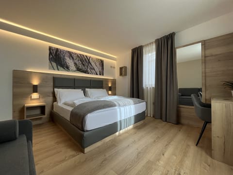 Superior Quadruple Room, Multiple Beds, Ensuite | Hypo-allergenic bedding, down comforters, pillowtop beds, in-room safe