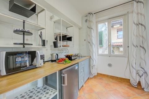 Family Apartment, 2 Bedrooms (Riccardo House Stresa 1 min from Lake) | Private kitchen | Fridge, microwave, stovetop, espresso maker