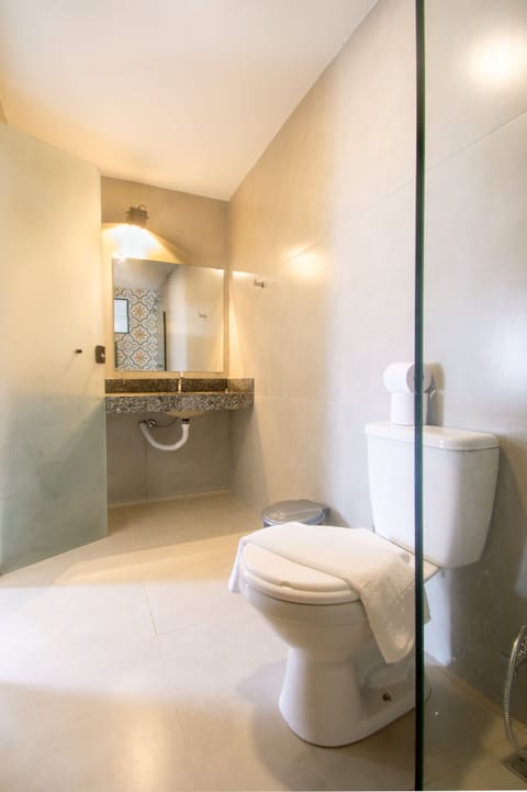 Standard Quadruple Room | Bathroom | Shower, hair dryer, towels, soap