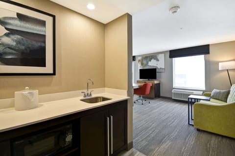 Premium bedding, in-room safe, desk, blackout drapes