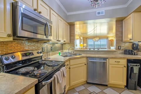 Apartment, Ocean View | Private kitchen | Full-size fridge, microwave, oven, stovetop