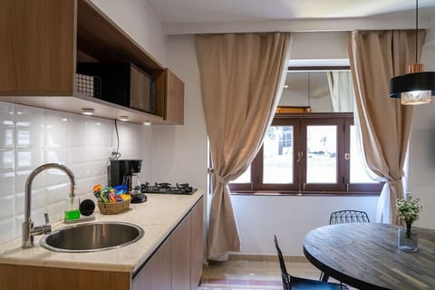 Comfort Suite | Private kitchenette | Microwave, espresso maker, cookware/dishes/utensils