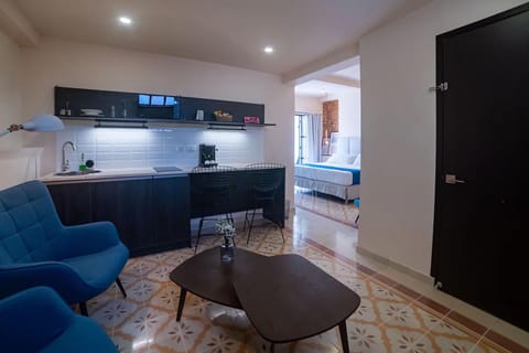 Exclusive Suite | Private kitchen | Microwave, espresso maker, cookware/dishes/utensils