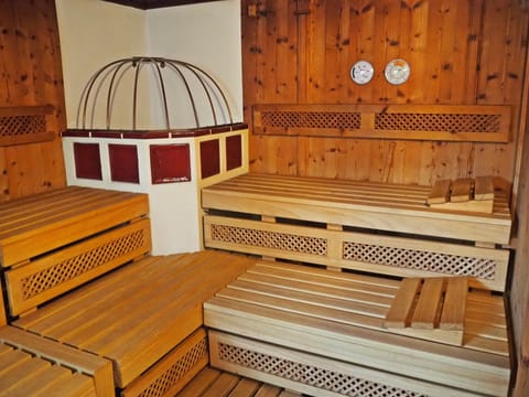 Sauna, steam room, massages