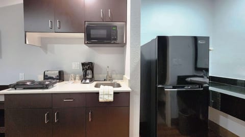 Full-size fridge, microwave, stovetop, coffee/tea maker