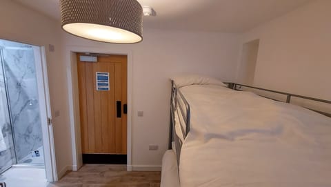Twin Room, 1 Bedroom, Ensuite (Room 2)